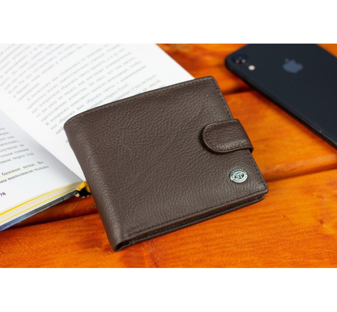 Кожаное мужское портмоне на кнопке ST Leather ST104 Коричневое
