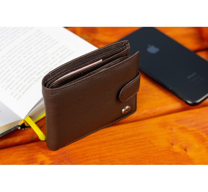 Кожаное мужское портмоне на кнопке ST Leather ST104 Коричневое