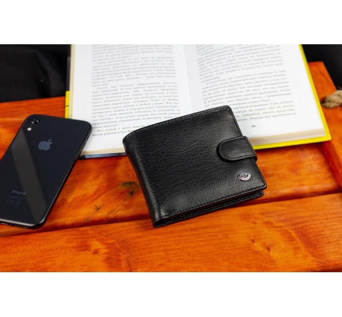 Черное мужское портмоне из натуральной кожи с фиксацией ST Leather ST103