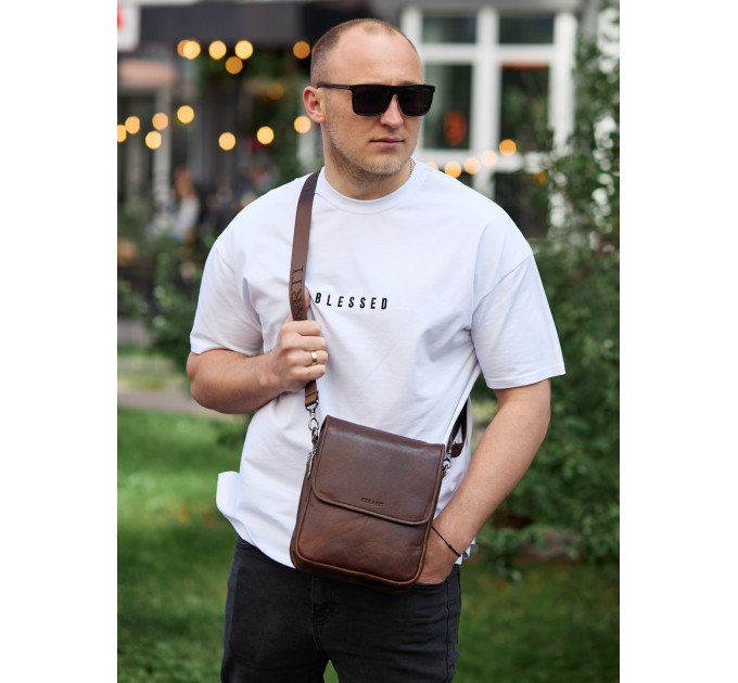 Барсетка с клапаном через плечо  24х20х6, мужская сумка с гладкой кожи Tiding Bag TD-81020 коричневая